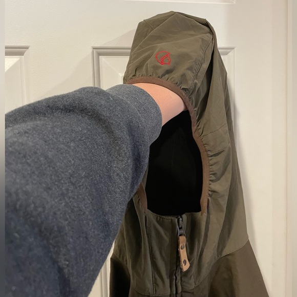 Fjäll Räven Kalfjäll Softshell Jacket - Kids XL- Army Green (Used) - Picture 4 of 13